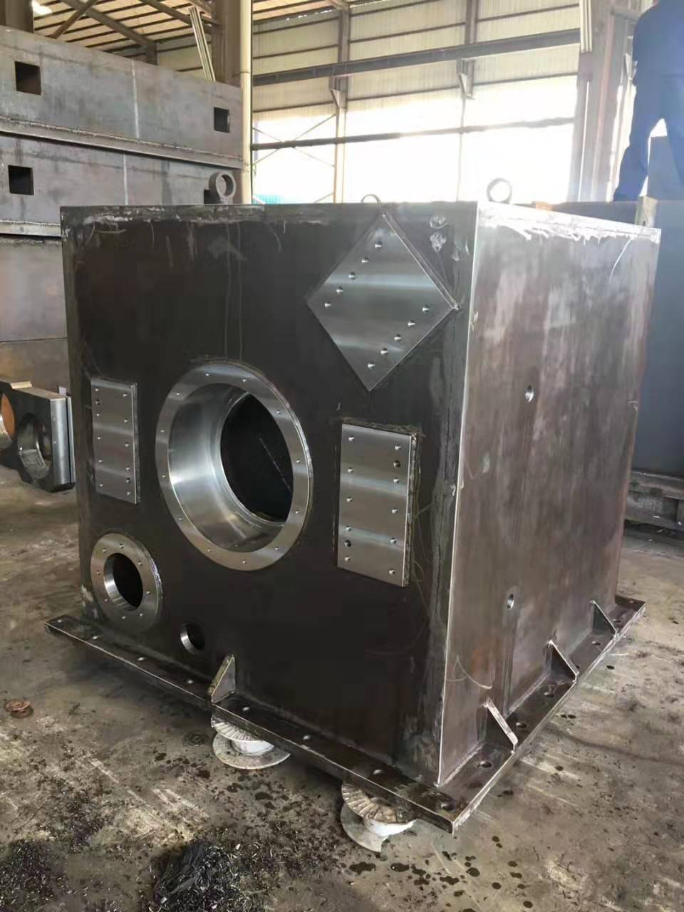 滿滿一車“大型自動化設備機架”發貨江蘇